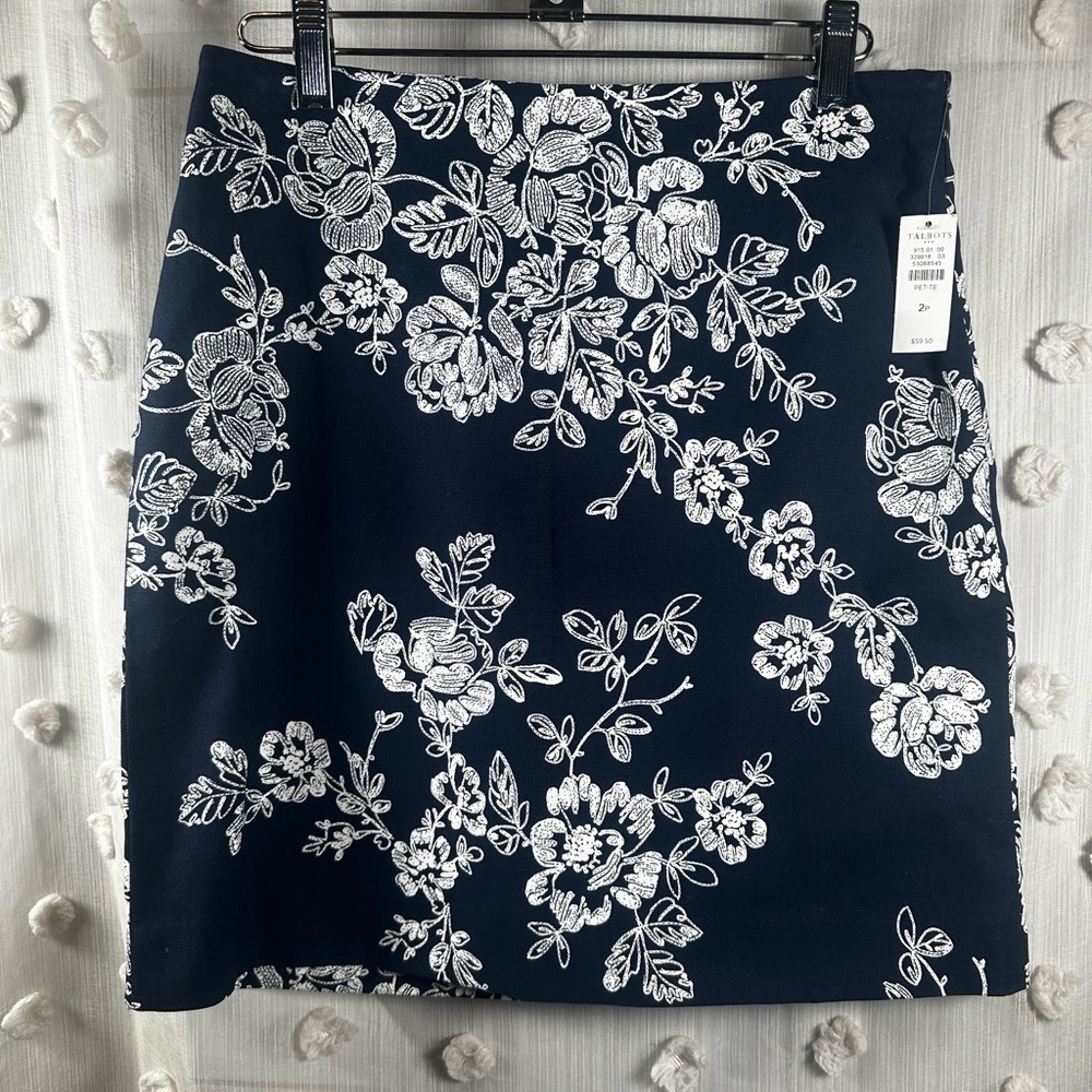 NWT Talbots Women’s Navy and White Floral Pencil Skirt Size 2